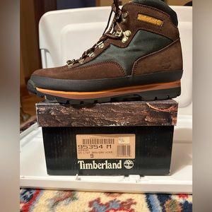 Timberland hiking boot. Women’s size 9
